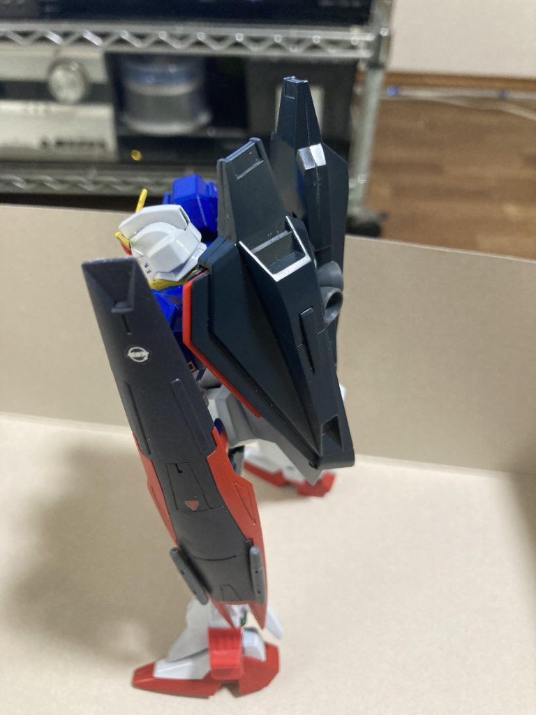 ボツにしたミキシング案ｗ変形しないけどゼータのフライングアーマー（ジャンク中にあった）をくっつけてみました。プレバン品じゃなければ、変形させても面白いかも