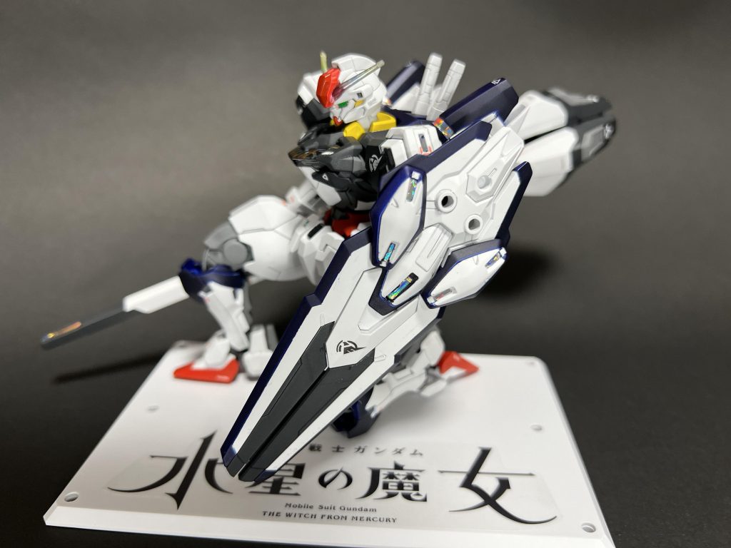 色味としてはベースは白ですが、ダークブルーとジャーマングレー系の色でまとめました。