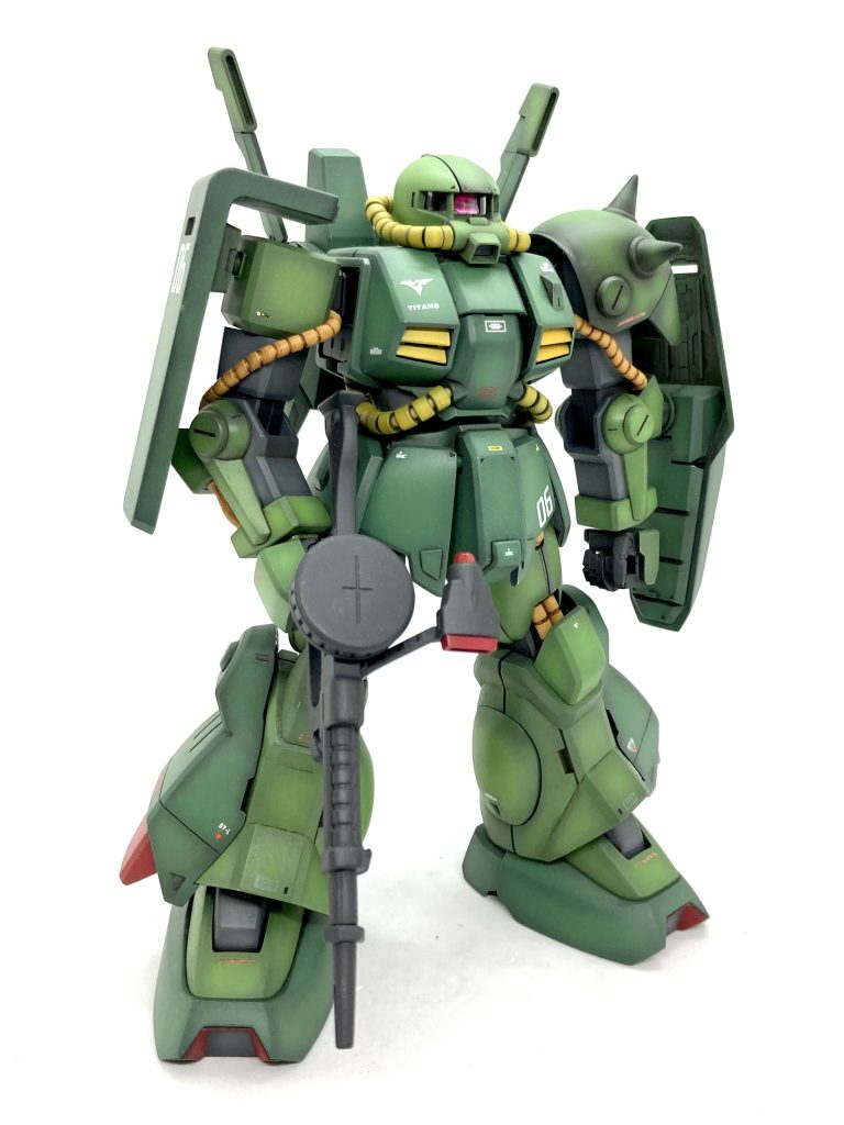 前腕の手首部分の合わせ目をどうやって消すか？腕の動力パイプをどうやって後ハメするか？これだけでご飯三杯はいけますよぉ😅