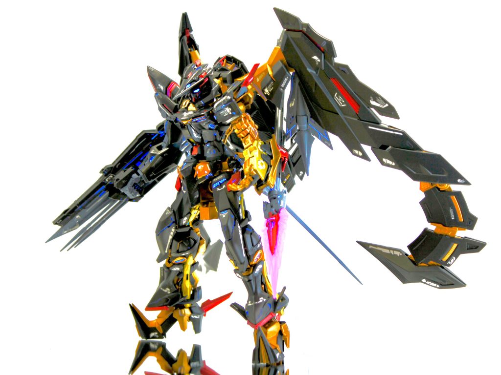 今回は製作の合間の息抜きなのでサクっと素組みです☺️↓色レシピはコチラ！・黒…ティターンズ青1+青2+黒・赤…成型色赤の上にプライマリーメタ赤・金3色…黒下地にそれぞれスタブラ金、スタブラブラス、ヴィクトリー金・紫…アーマーグレー＋純色青＋黄・スミ入れ…蛍光エナメル青＋ピンク