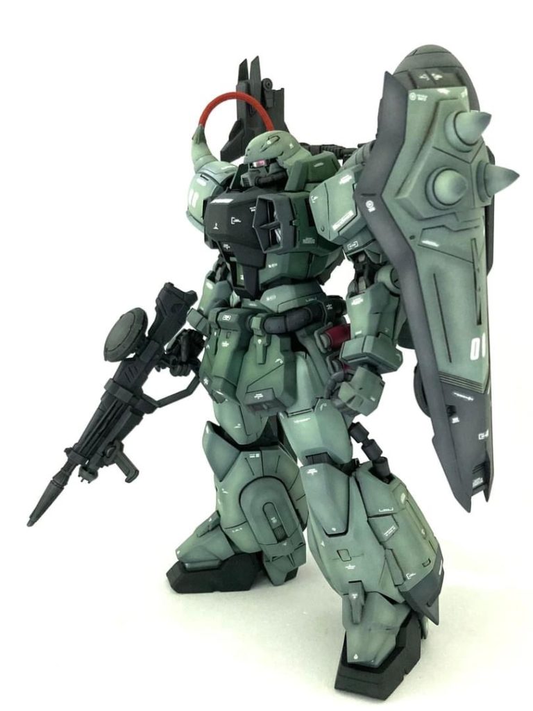 元のキットは赤(ピンク？)でしたが、個人的にザクは緑一択でして😆…