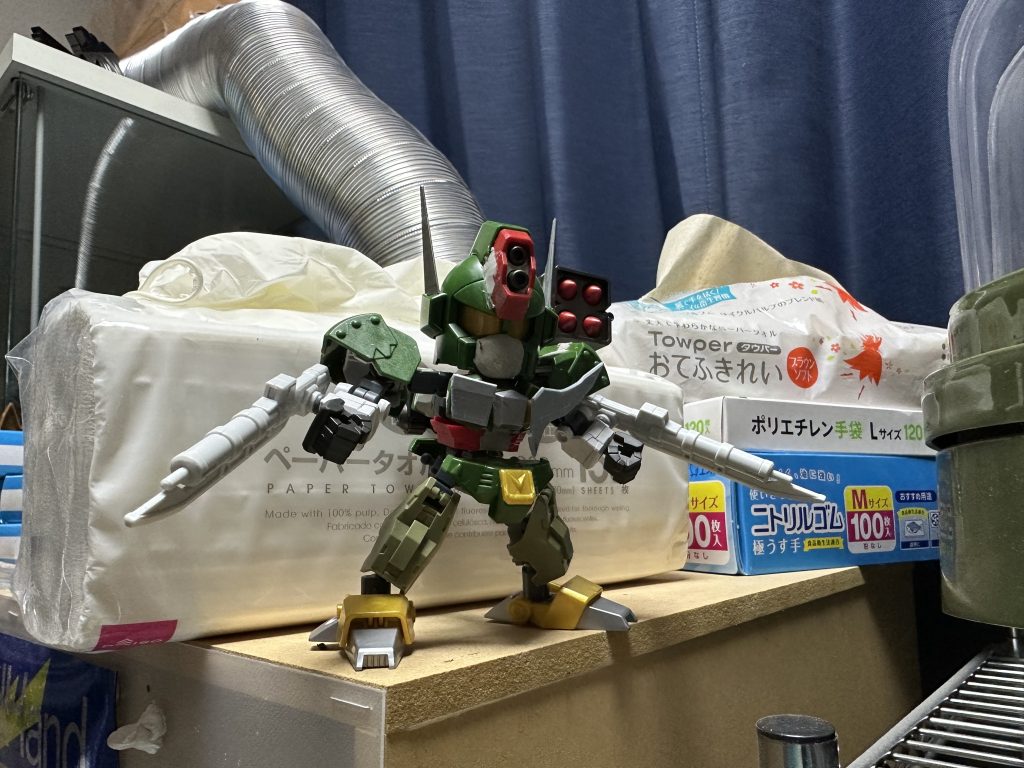 塗装前の状態ですクロスシルエットフレームをベースに、コマンドガンダムのパーツを中心に作っています