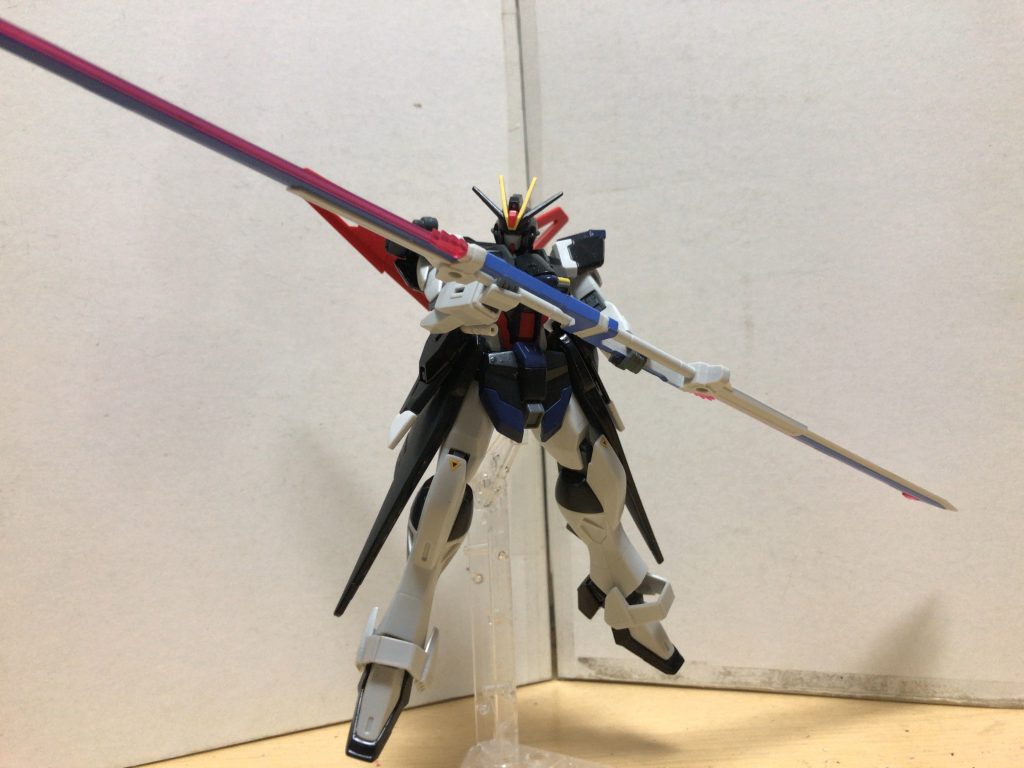 ソードシルエットを背負って…あまり暗○者には向かない大剣2本というシルエット。でもリーチを活かせる大剣だからこその戦い方をする、そんな暗○者って良くないですか?