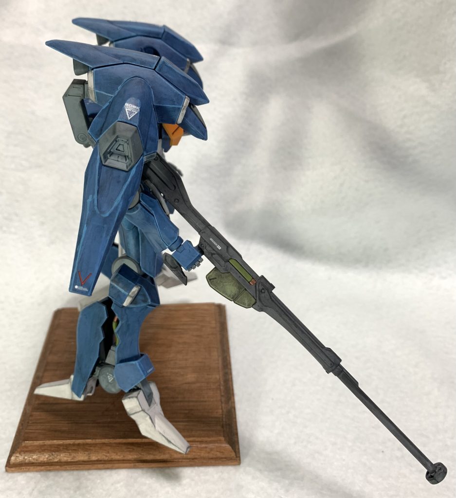 ライフルや脚部のパイプの配色は多少アレンジを入れております。