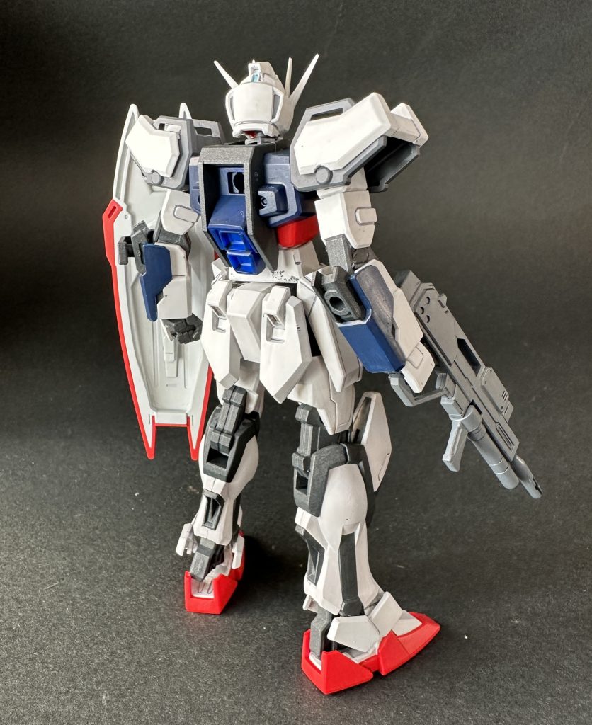 武装を変えただけでけっこう量産機っぽくみえるのに驚きました。