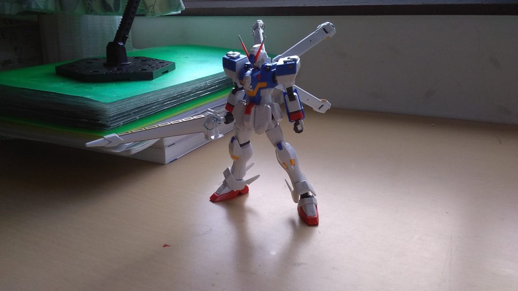 頭部の3(蛇?)が白くないとか、肩パーツ塗れてないとか、シールですませるなとか、ムラマサブラスターのドクロ周りの青が塗れてないとか、スミ入れ何でしてないんだよ、とかいいたいことはあると思います。すまない。