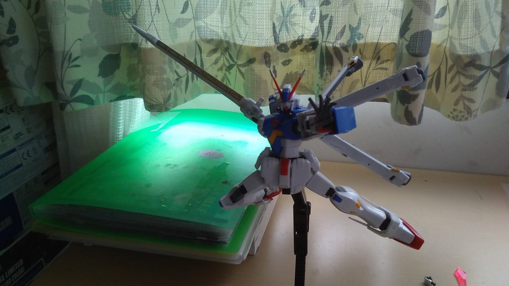 トビア:「左腕部Iフィールド作動!」