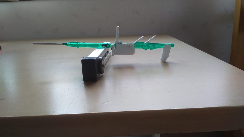 HGCEデスティニーガンダムのM2000GX 高エネルギー長射程ビーム砲をベースにランナーとプラ板で作りました。参考にしたのはメタルビルドのクロスボーン・ガンダムX2のものです。