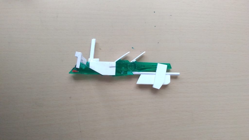 デスティニーのM2000GX 高エネルギー長射程ビーム砲を使っているので折り畳むこともできます。