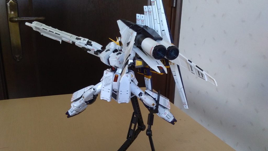 シールドについてる武装全弾発射!でかい。