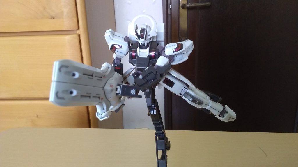 先ほど分離してビットなるのはすぐ分かった、と書きましたが銃っぽく両手持ちできるのは予想外!やっぱかっこいい。