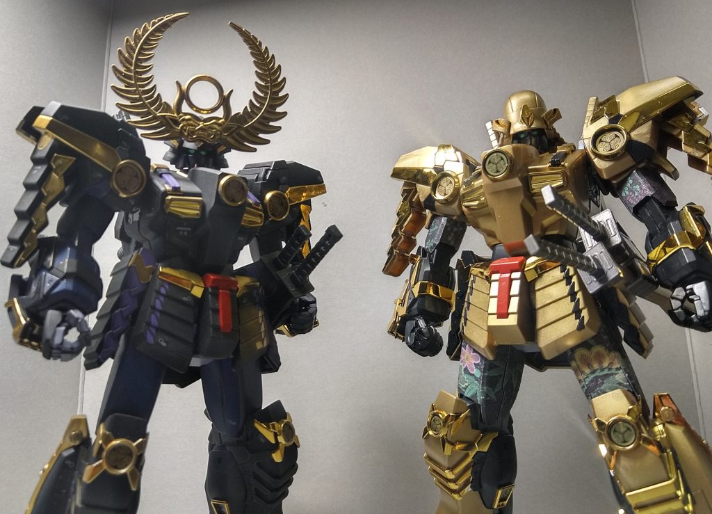 加工作の関ヶ原の際の甲冑風に作った武者ガンダムと並べて。