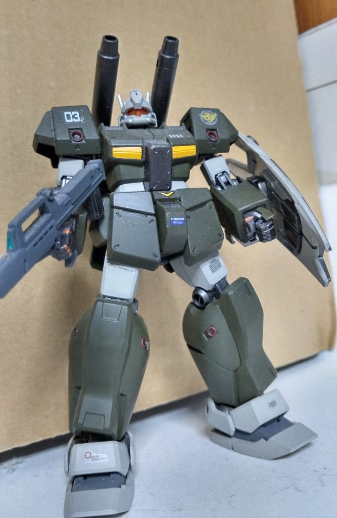 劇中では、突進するウラキの支援に振り回され感のある機体でしたが、ジムカスタムなどとの連携がキチンと描かれ、ミリタリーしてました。