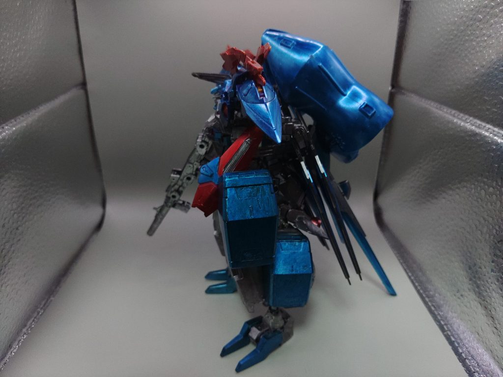 サイドから。水中用バックアップとGNフィールド発生装置が4機装備されてかなり大型になっています。ということで、今回はアスクレプオスを軸に、ヴァーチェとハイゴッグのミキシングになります。