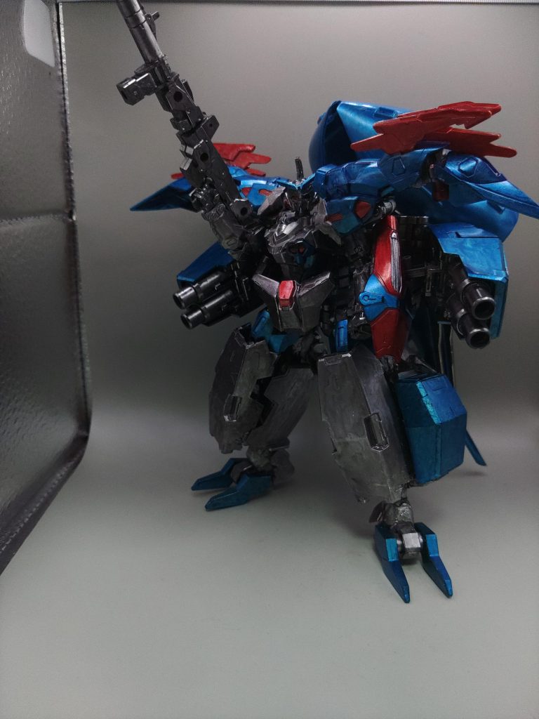 GNキャノン展開バックアップと両足に巨大なGNコンデンサがあるため、高火力を維持できます。