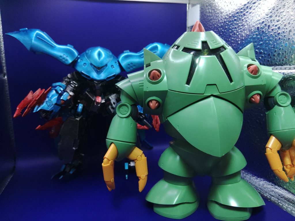 ゾックと背比べ。だいたい同じ大きさです。