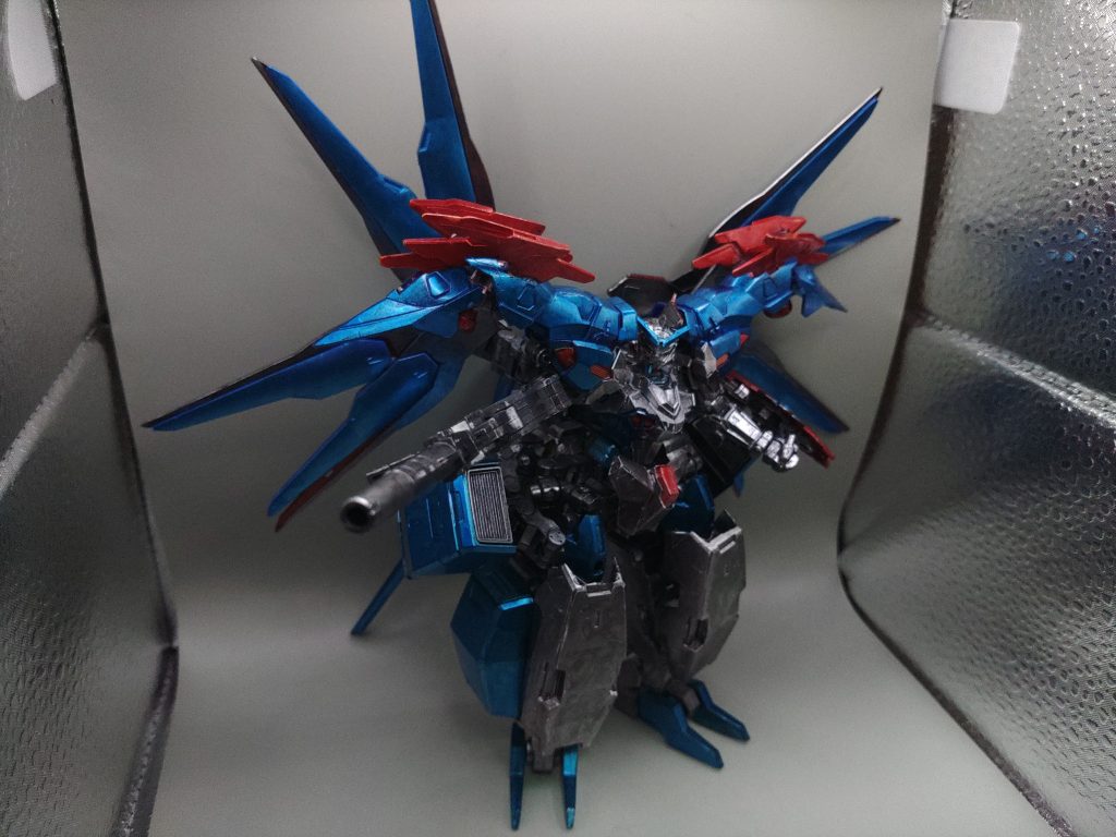 ハイマットモードバインダーを展開して重力下でも高機動での戦闘が可能です。ということで、ストライクフリーダムもミキシングしています。