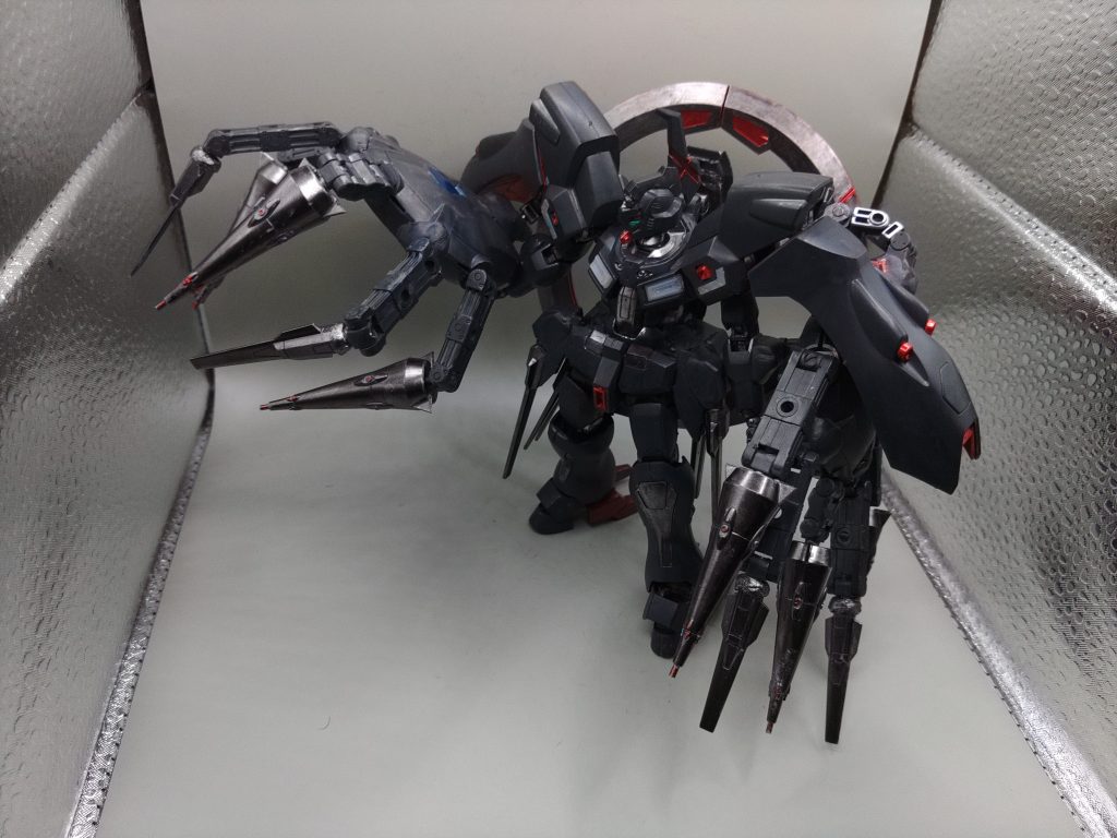 ○クローモード手の形に変形して攻撃面積を広げた、近距離戦闘のモードです。フォトンによって切れ味を高めて、敵を切り刻めます。