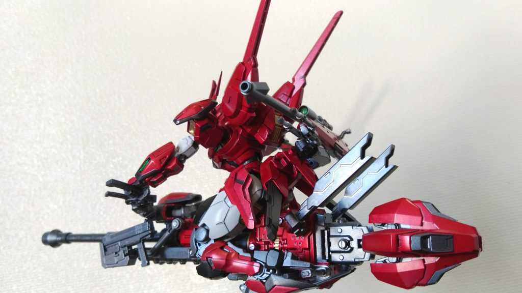 キャリバーンの足がストック部分をがっしり挟んで固定してくれます。