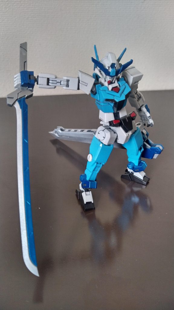 シンフォニックガンダムは「フォニックゲイン」というエネルギーを貯めなければギアを装着できないが、専用武装の一部は使えるのでそれである程度戦うことができるのだ!!