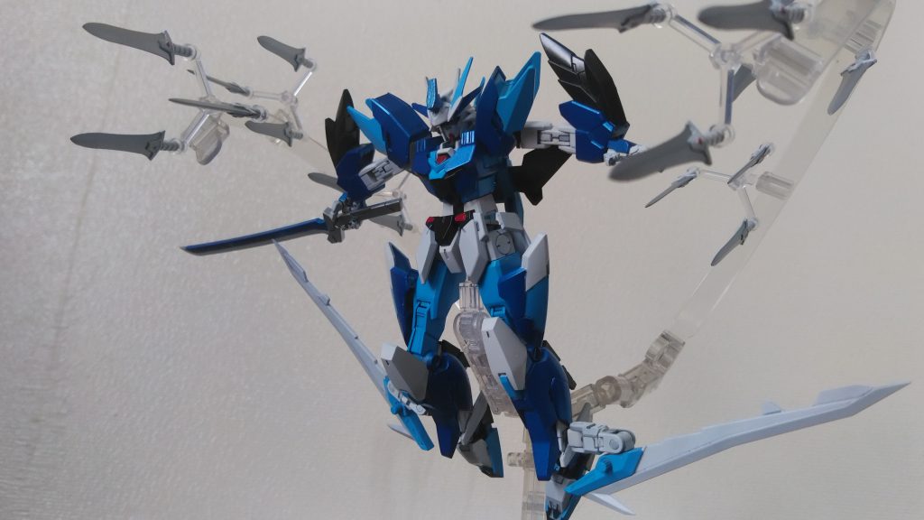 「千ノ落涙」どこからともなく空中に大量の小刀を出現させ雨のように降らせる。