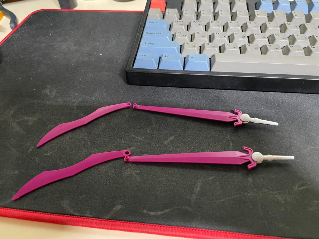 気に入らないパーツを切りました。