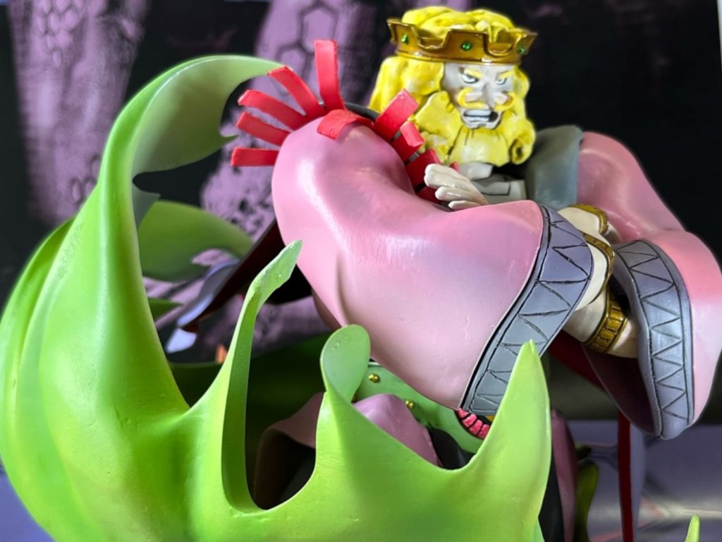 ドカーン!ということで初めての投稿です。よろしくお願いします。(あ、マルチプライヤーのレンズパーツはわざと付けていません)始まりはゴッドを発売日にヨ〇バシさんで並んで買えた後日、プレバンで拡張セットも予約でき、そこで考えた「天驚拳あるならやっぱラブラブ天驚拳作ろうか」というところからでした。もう作る気満々モードで資料として最終回を見返したのですが、ラブラブは緑色のエフェクトだったんですね。結局、拡張セットは積んでまーす。…今までこのおじさんを作るのに全力だったので許して下さい。