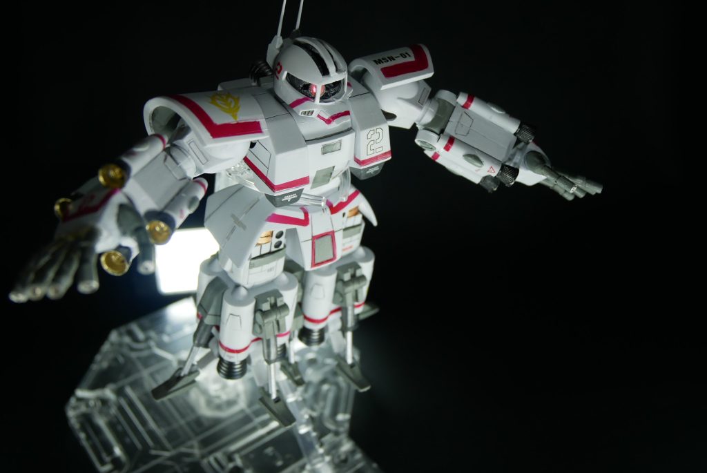 もちろんモノアイ左右にも動きます。