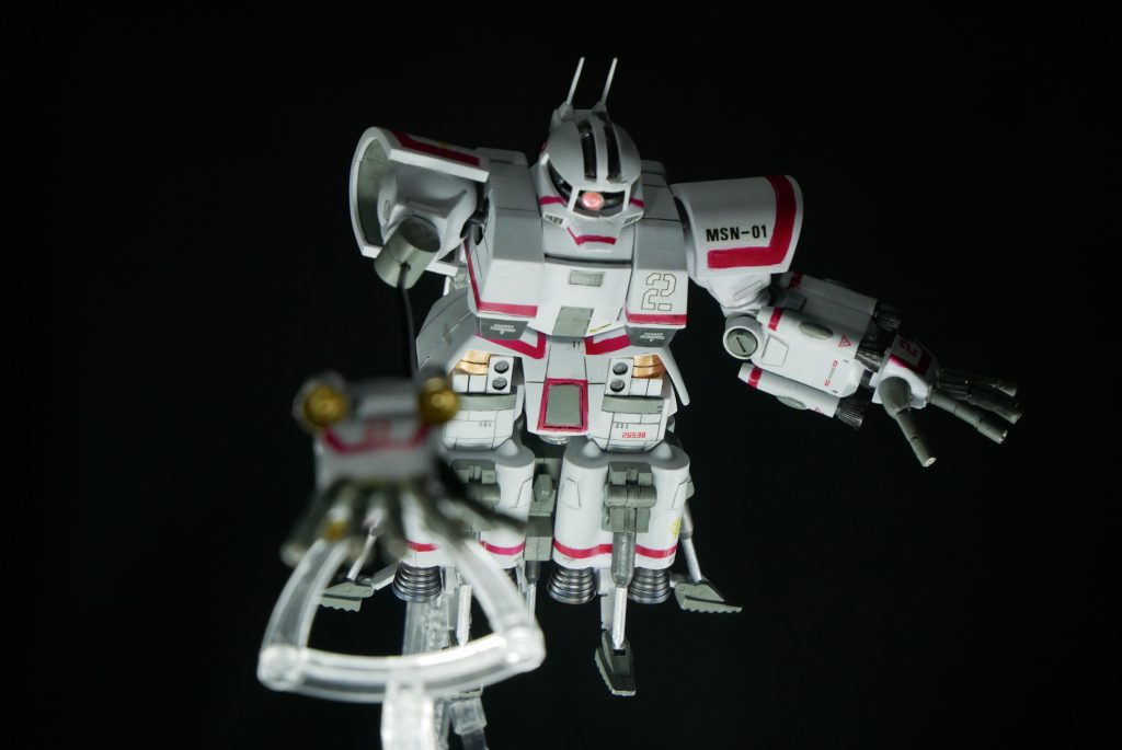 オールレンジ攻撃。ワイヤーさしているだけですが、手の方に受け穴をつくるのが大変でした。