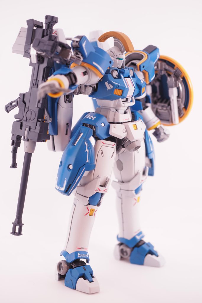 塗装レシピのメモ下地:サーフェイサーエヴォブラック白外装:ガイアのニュートラルグレー1青外装:ガイアのアイスコバルトブルー塗り分けた灰色:ガイアのニュートラルグレー2フレーム:ガイアのスターブライトシルバーとアイアンの混色トサカ:シタデルカラーのAverland Sunset