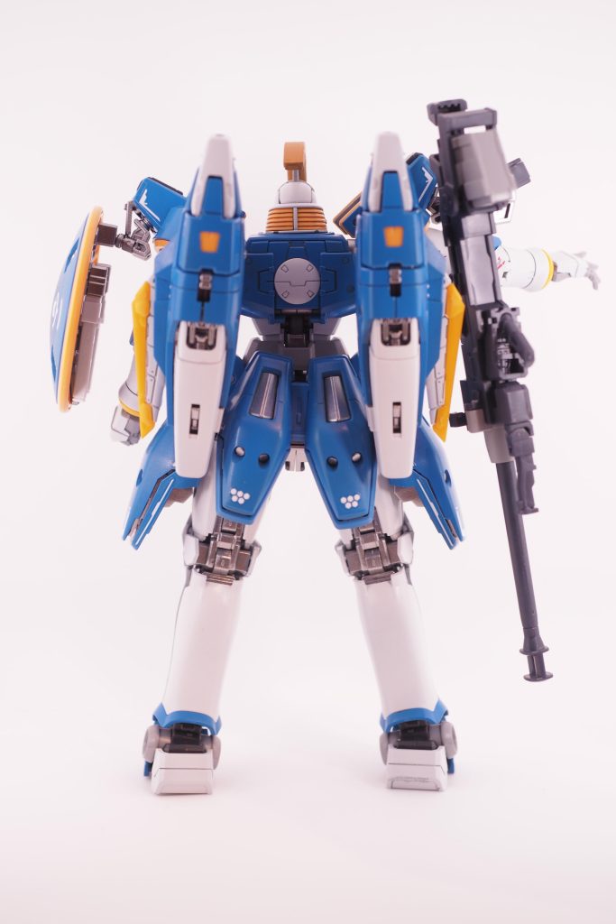 しかしRGはパーツが小さいですね汗パーツが一つ行方不明になりました。どのパーツかわかりますか?(ヒントは背面です)