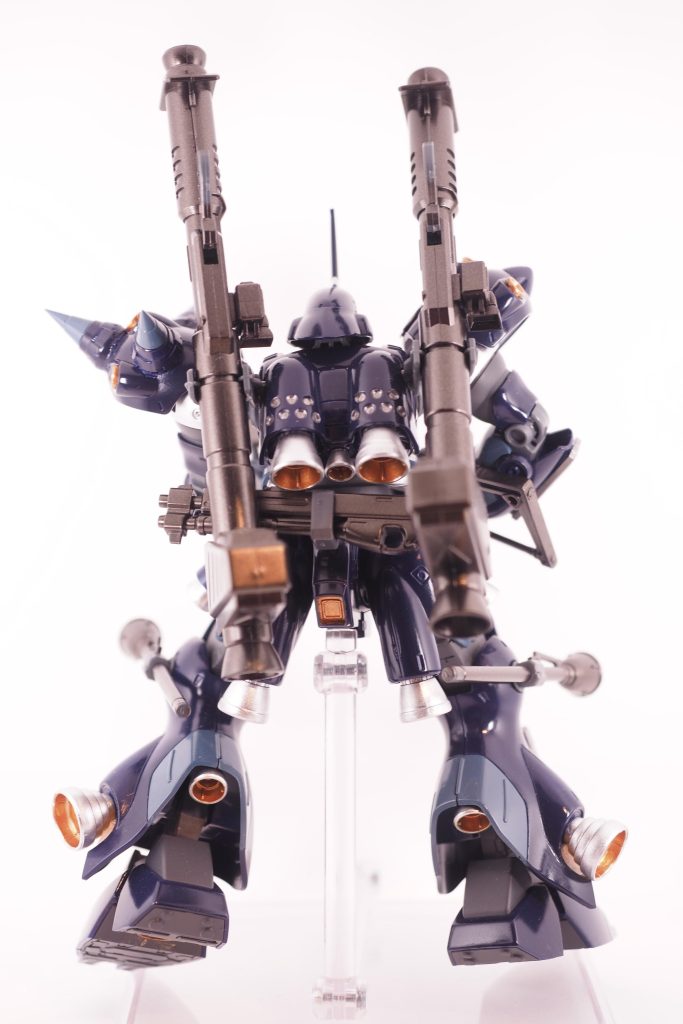 ケンプファーは武装でごちゃごちゃした後ろ姿がいいですね。