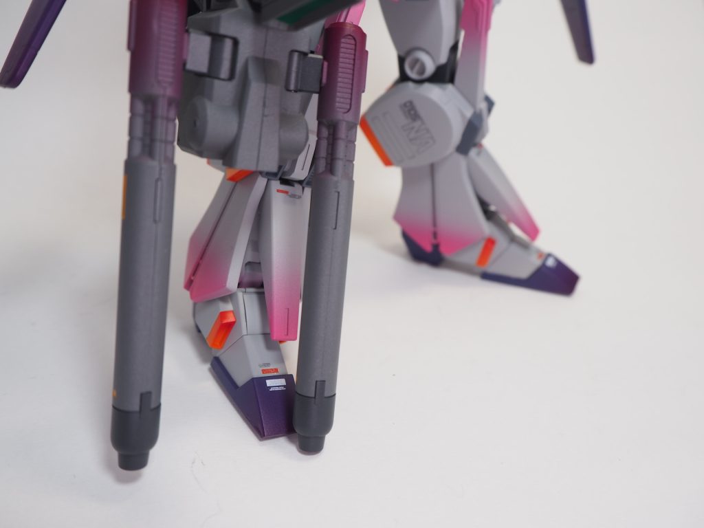 今回はグラデーションとして紫→赤紫グレー→濃紺灰色→桜色オレンジ→赤でカラーリングしています！全体的にかなり暗めな配色ですね