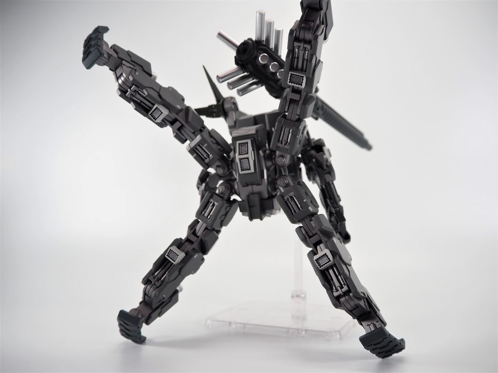 裏面こちらはメカらしくディテール多めにしてます