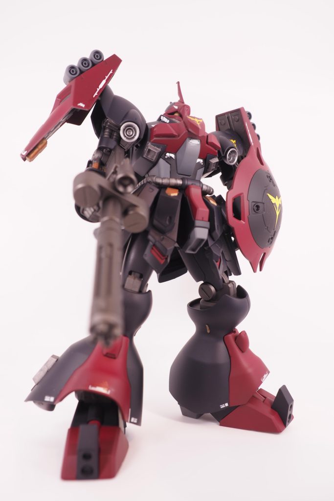 塗装レシピメモ下地：ガイアのサーフェーサーエヴォブラック赤外装：ガイアのローズディープレッド＋クレオスのサザビーレッド黒外装：フィニッシャーズのスーパーディープブルー一部灰色：ガイアのニュートラルグレー２（少し黒追加）フレームや武装：ガイアのガンメタル金色：シタデルカラーのRetributor Armour