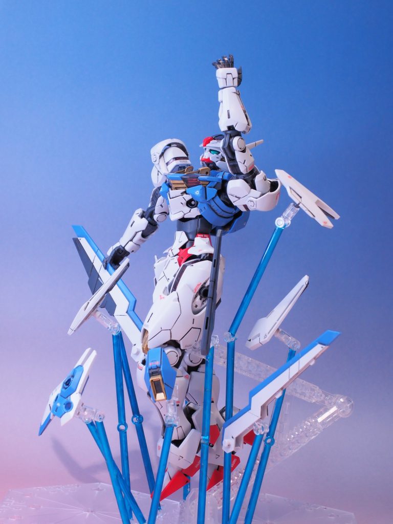 ポージング初期案。手を伸ばした かっこいいポーズ、難しい~!どうやったらいいんだろ?