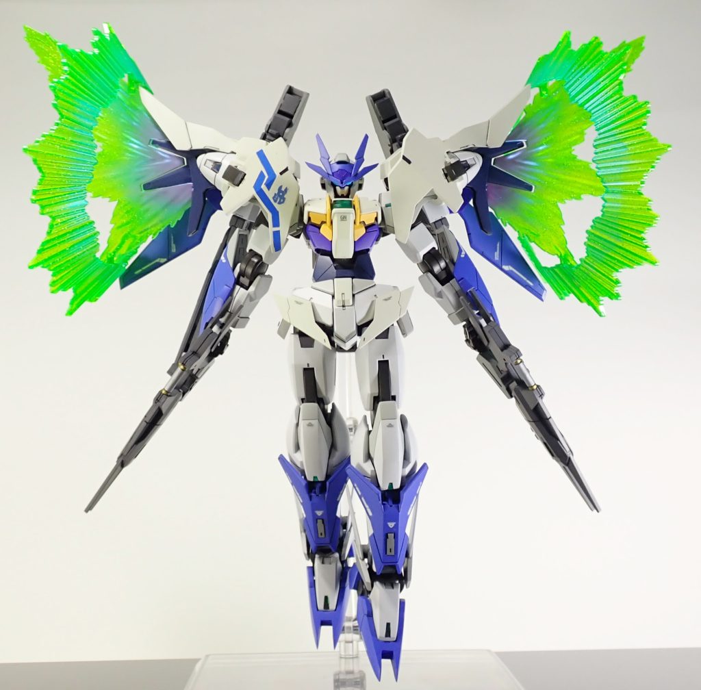 エフェクトパーツはガイアカラーの偏光パール塗料でグラデーション塗装しました。