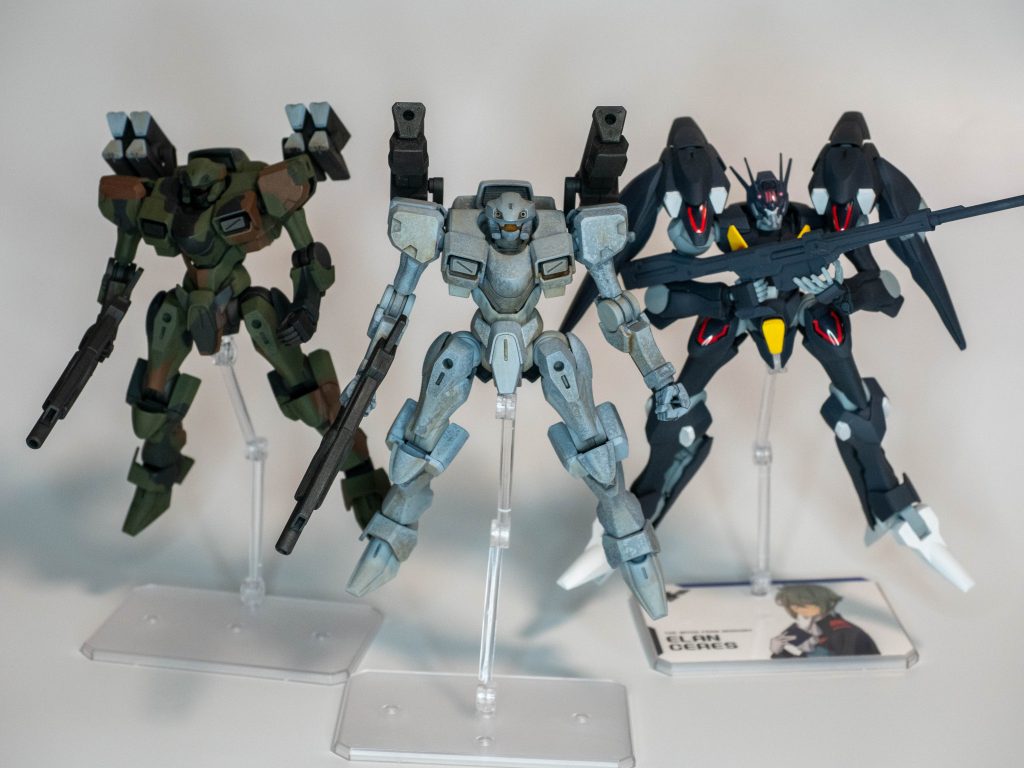 ファラクトともう一機のザウォート・ヘヴィと並べて。ペイル・テクノロージーズチームです