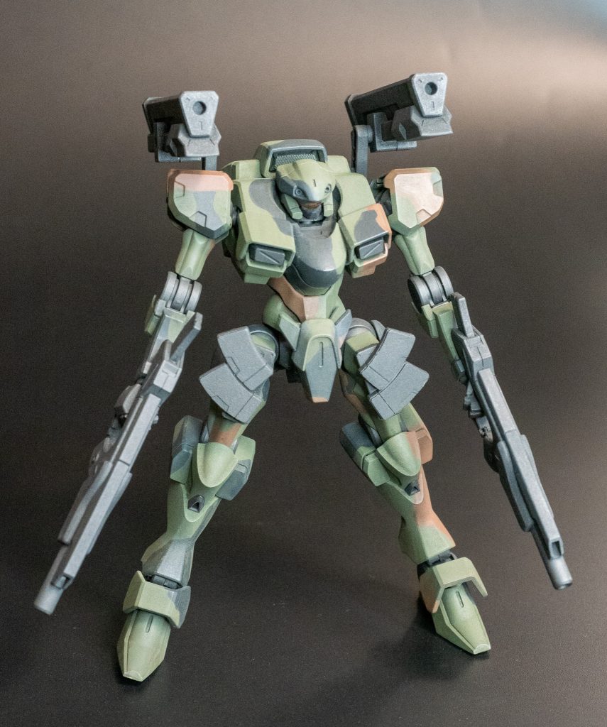 ビームキャノン二連装&ロングビームガン二丁持ち。せっかく予備マガジン持たせてるけど、両手が塞がっててマグチェンジできなさそうですね…