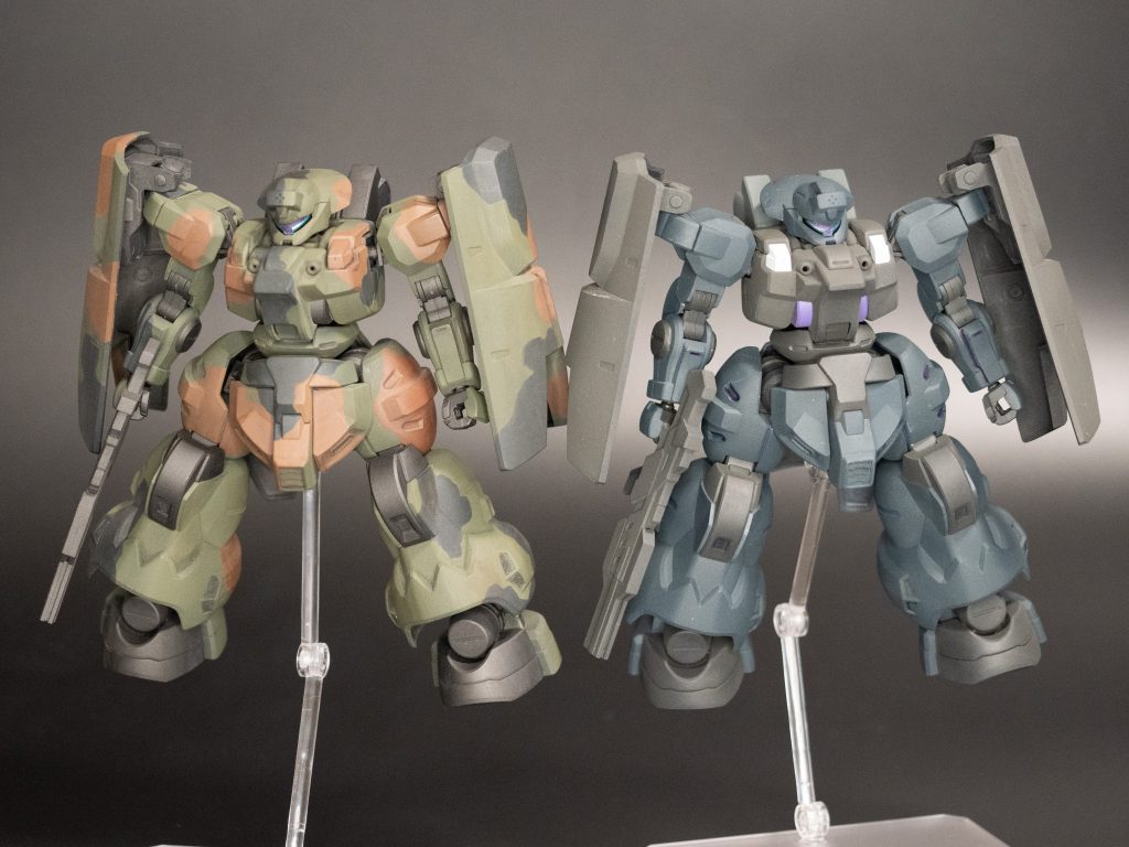 ノーマル配色（といいつつキットのインストどおりに塗ってませんが）のディランザ・ソルと。