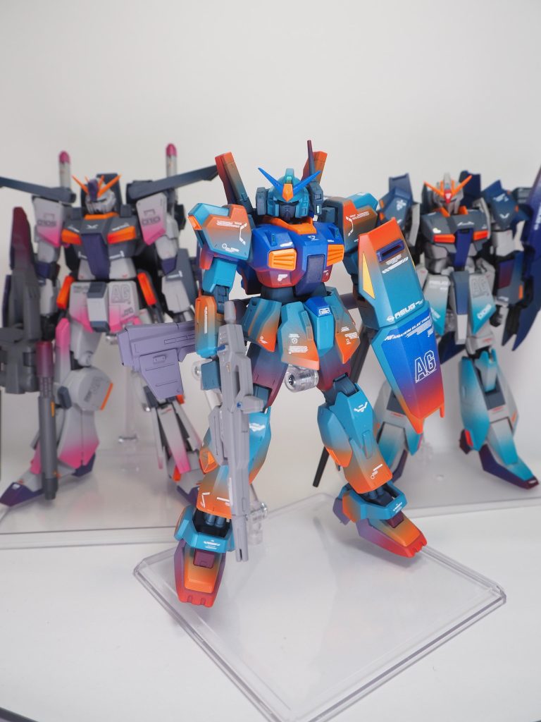 最後は並べて！前回投稿したケンプファーが色んな方に見ていただいていいね数を更新してました！さすが人気機体！https://gumpla.jp/hg/1574735以上！ご視聴ありがとうございました！