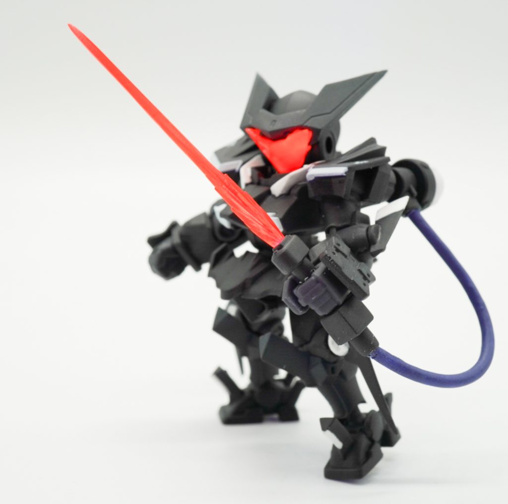 赤いクリアーパーツは、エアテックスの、蛍光レッドをエアブラシで塗装。透明の蛍光レッドなので、素材のクリアーレッドをいかしました。ブラックライトで、赤く発光します。