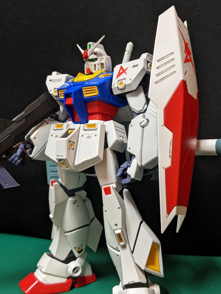 ALEXは全体的に青が多いのでファースト寄りにリペイントしました。