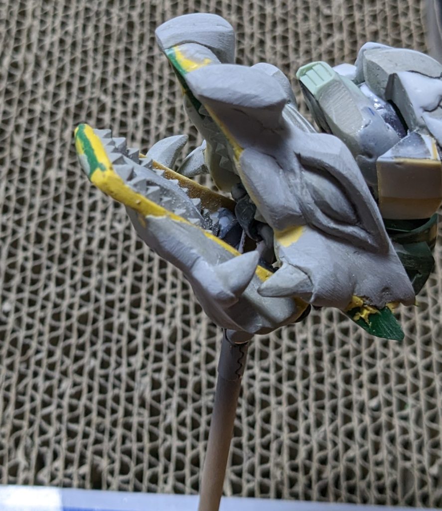 まず胴体の龍頭を作り始めました。