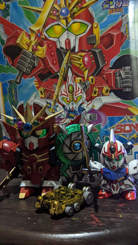 謎騎士ネオガンダムの台座は、制作時に「プラモにめされて」で「ラップ塗装」の紹介をしてたので、試しにラップ塗装してみました。