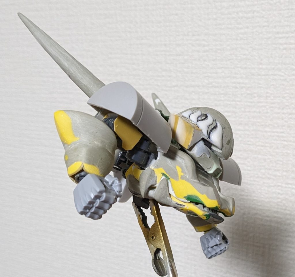 下半身のつくりかたが全く思いつかなかったので上半身しっかり作ってしまえってことで前半は上半身しか作ってませんでした。