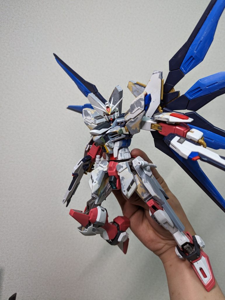 途中の写真かなりパテやプラバン貼り付けてるのでサブかけるまでは不格好でした