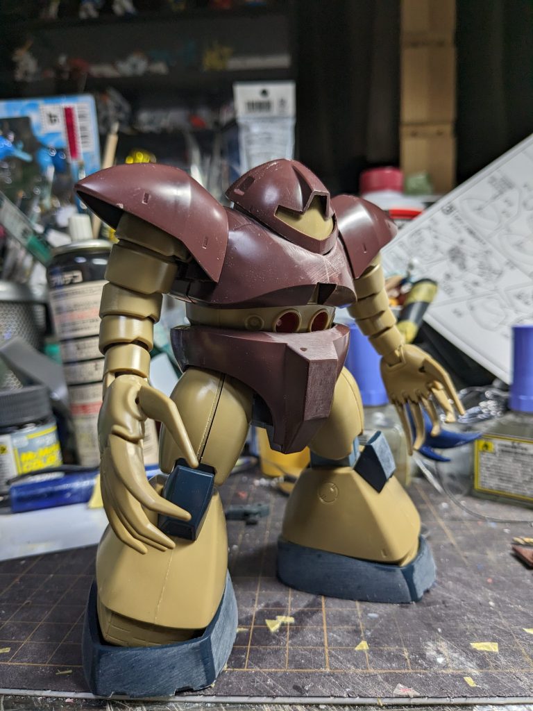 首だけ切断して暫く放置してましたこの状態の時は後ろからマスキングテープで首を固定してるだけです。