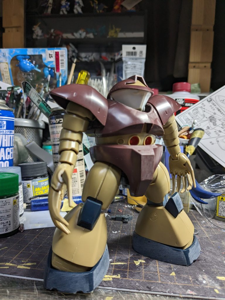 ボールデンアームアームズのアームを使って首関節作りました。プラバンで首下の蓋をつくりました。