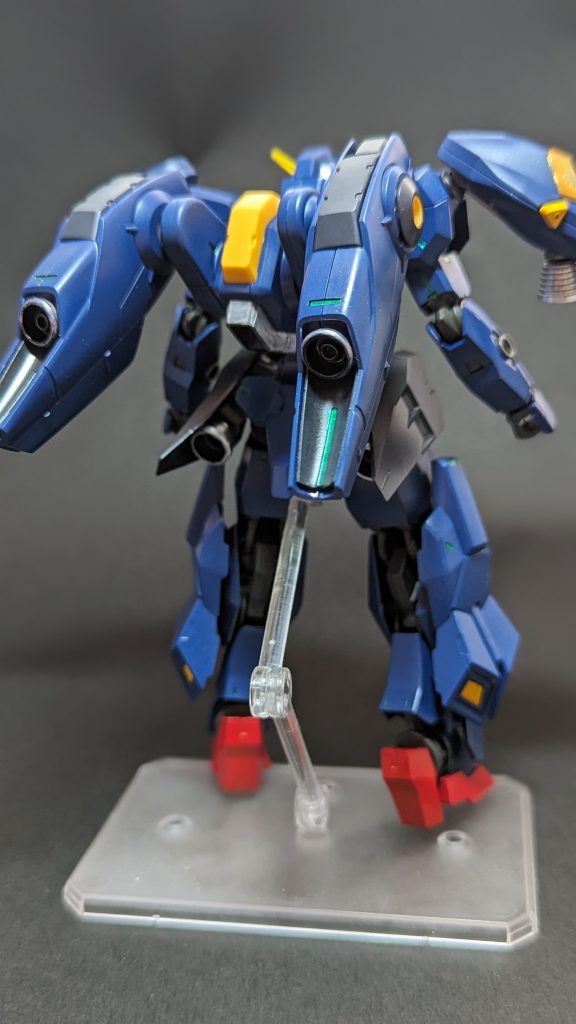 バックパックはミラ·ソウルのフライトユニット、肩のはファラクトのバックパックの一部を改造してバーニアを付けました。足のはシナンジュ·スタインのパーツを流用してます